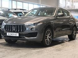 Grå Begagnad 2017 Maserati Levante SUV | 439 000 kr