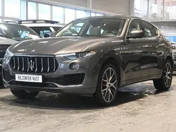 Grå Begagnad 2017 Maserati Levante SUV | 459 000 kr