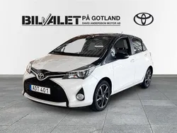 Vit (vit/svart) Begagnad 2016 Toyota Yaris Halvkombi | 119 000 kr (Marknadspris)