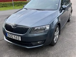 Grå Begagnad 2016 Skoda Octavia Style Kombi | 128 000 kr (Marknadspris)