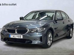 Grå Begagnad 2021 BMW 318 Sedan | 289 900 kr