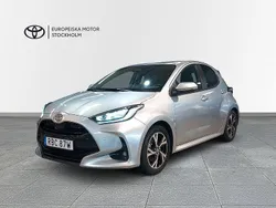 Silver Begagnad 2024 Toyota Yaris Hybrid Halvkombi | 249 900 kr (Lite dyr)