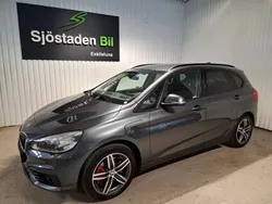 Grå Begagnad 2016 BMW 225 Minibuss | 199 900 kr