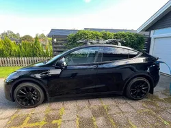 Svart Begagnad 2023 Tesla Model Y Long Range AWD SUV | 430 000 kr