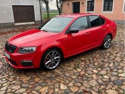 Röd Begagnad 2015 Skoda Octavia RS Halvkombi | 129 000 kr (Marknadspris)
