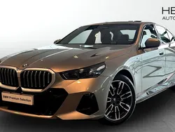 Grå (grey) Begagnad 2025 BMW 530e M Sport Sedan | 628 700 kr (Superpris)