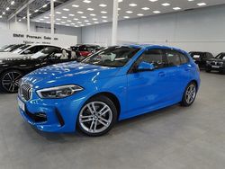 Blå Begagnad 2021 BMW 118 M Sport Halvkombi | 239 900 kr (Marknadspris)