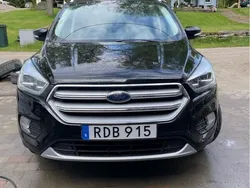 Svart Begagnad 2018 Ford Kuga Titanium SUV | 140 000 kr (Marknadspris)