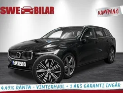 Svart Begagnad 2021 Volvo V60 Momentum Kombi | 349 900 kr (Marknadspris)