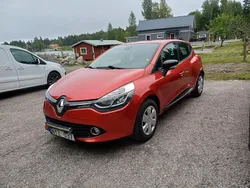 Röd Begagnad 2014 Renault Clio IV Halvkombi | 69 900 kr (Marknadspris)
