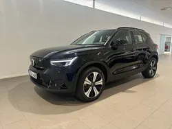 Svart Begagnad 2022 Volvo XC40 Core SUV | 369 500 kr