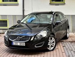 Svart Begagnad 2011 Volvo V60 Summum Kombi | 97 500 kr (Marknadspris)