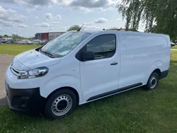 Vit Begagnad 2023 Citroën Jumpy Business Class Minibuss | 329 000 kr (Marknadspris)