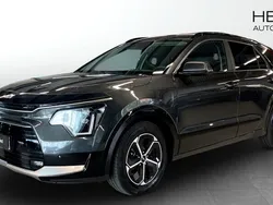 Mörkgrå (grey) Begagnad 2023 Kia Niro Advance SUV | 349 900 kr (Bra pris)