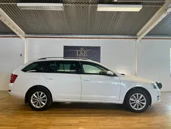 Vit Begagnad 2015 Skoda Octavia Elegance Kombi | 109 900 kr (Marknadspris)