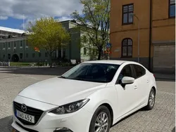 Vit Begagnad 2015 Mazda 3 Sedan | 120 000 kr (Marknadspris)