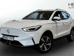 Vit (white) Begagnad 2022 MG ZS Luxury Sedan | 249 900 kr (Bra pris)