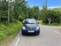 Blå Begagnad 2003 Toyota Yaris Halvkombi | 20 000 kr (Marknadspris)