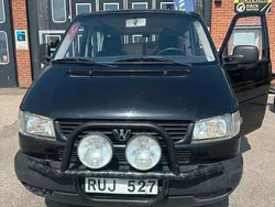 Svart Begagnad 2001 VW Caravelle Minibuss | 15 000 kr (Superpris)