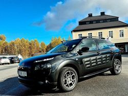 Svart Begagnad 2016 Citroën C4 Cactus PureTech Halvkombi | 89 000 kr (Marknadspris)