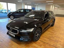 Svart Begagnad 2020 Volvo V60 Momentum Kombi | 239 000 kr (Marknadspris)