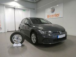 Grå Begagnad 2022 VW Golf VIII Halvkombi | 269 900 kr (Marknadspris)