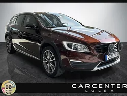 Brun Begagnad 2016 Volvo V60 CC Summum Kombi | 194 900 kr (Marknadspris)