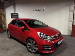Röd Begagnad 2016 Kia Rio Sedan | 114 900 kr (Marknadspris)