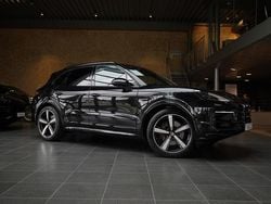 Svart (black) Ny 2025 Porsche Cayenne SUV | 1 583 700 kr (Marknadspris)