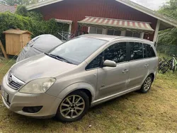 Grå Begagnad 2008 Opel Zafira Minibuss | 10 000 kr (Superpris)