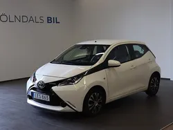 Vit Begagnad 2017 Toyota Aygo X-play Halvkombi | 64 900 kr (Lite dyr)