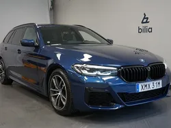 Blå Begagnad 2022 BMW 530e M Sport Kombi | 445 000 kr (Marknadspris)