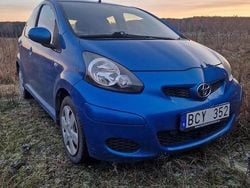 Blå Begagnad 2010 Toyota Aygo Halvkombi | 29 000 kr (Bra pris)