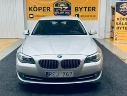 Ljusgrå Begagnad 2010 BMW 523 Sedan | 144 900 kr (Marknadspris)