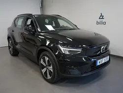 Svart Begagnad 2022 Volvo XC40 Core SUV | 349 900 kr