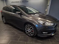 Grå Begagnad 2015 Ford Focus Titanium X Kombi | 117 500 kr (Marknadspris)