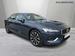 Mörkblå Begagnad 2022 Volvo S60 Plus Sedan | 389 500 kr (Marknadspris)
