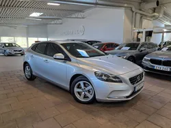 Silver Begagnad 2014 Volvo V40 Kinetic Kombi | 128 000 kr (Marknadspris)