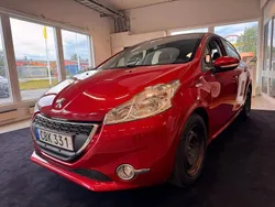 Mörkröd Begagnad 2014 Peugeot 208 Active Halvkombi | 74 900 kr (Marknadspris)