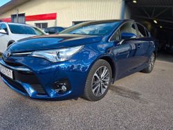 Mörkblå Begagnad 2015 Toyota Avensis Active Sedan | 135 000 kr (Lite dyr)