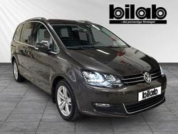 Mörkbrun (black oak brown metallic) Begagnad 2021 VW Sharan Comfortline Minibuss | 359 000 kr (Marknadspris)