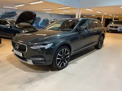 Mörkgrå (pinegrå metallic) Begagnad 2018 Volvo V90 CC Kombi | 364 900 kr (Marknadspris)