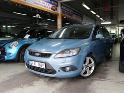 Grå Begagnad 2008 Ford Focus Halvkombi | 29 999 kr (Marknadspris)
