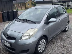 Grå Begagnad 2009 Toyota Yaris Halvkombi | 53 000 kr (Marknadspris)