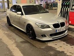 Grå Begagnad 2009 BMW 530 Sedan | 100 000 kr
