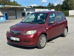 Röd Begagnad 2005 Mazda 2 Halvkombi | 10 000 kr