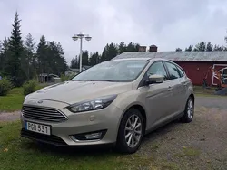 Grå Begagnad 2017 Ford Focus Titanium Halvkombi | 129 900 kr (Bra pris)