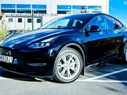 Svart Begagnad 2021 Tesla Model Y Long Range SUV | 267 000 kr