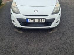 Vit Begagnad 2010 Renault Clio Halvkombi | 22 500 kr