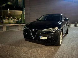 Svart Begagnad 2017 Alfa Romeo Stelvio Super SUV | 219 000 kr (Marknadspris)